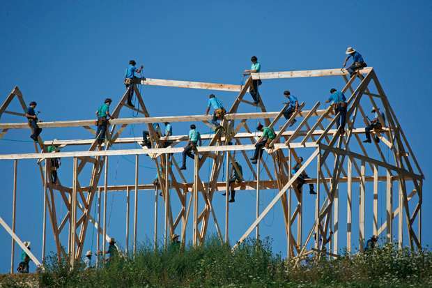 amish house building