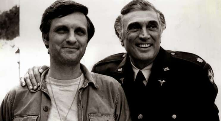 alan alda and his father robert in 197511