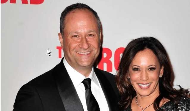 a008a kamala harris and david emhoff